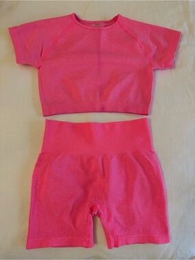 Amazon Women's Athletic Bike Shorts and Crop Top Set - Bright Pink